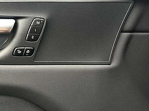 Volvo  B4 B 2WD Plus Dark Pano, Kam uvm.