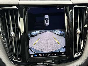 Volvo  B4 B 2WD Plus Dark Pano, Kam uvm.