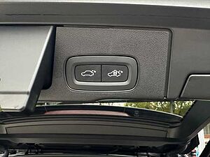 Volvo  B4 B 2WD Plus Dark Pano, Kam uvm.