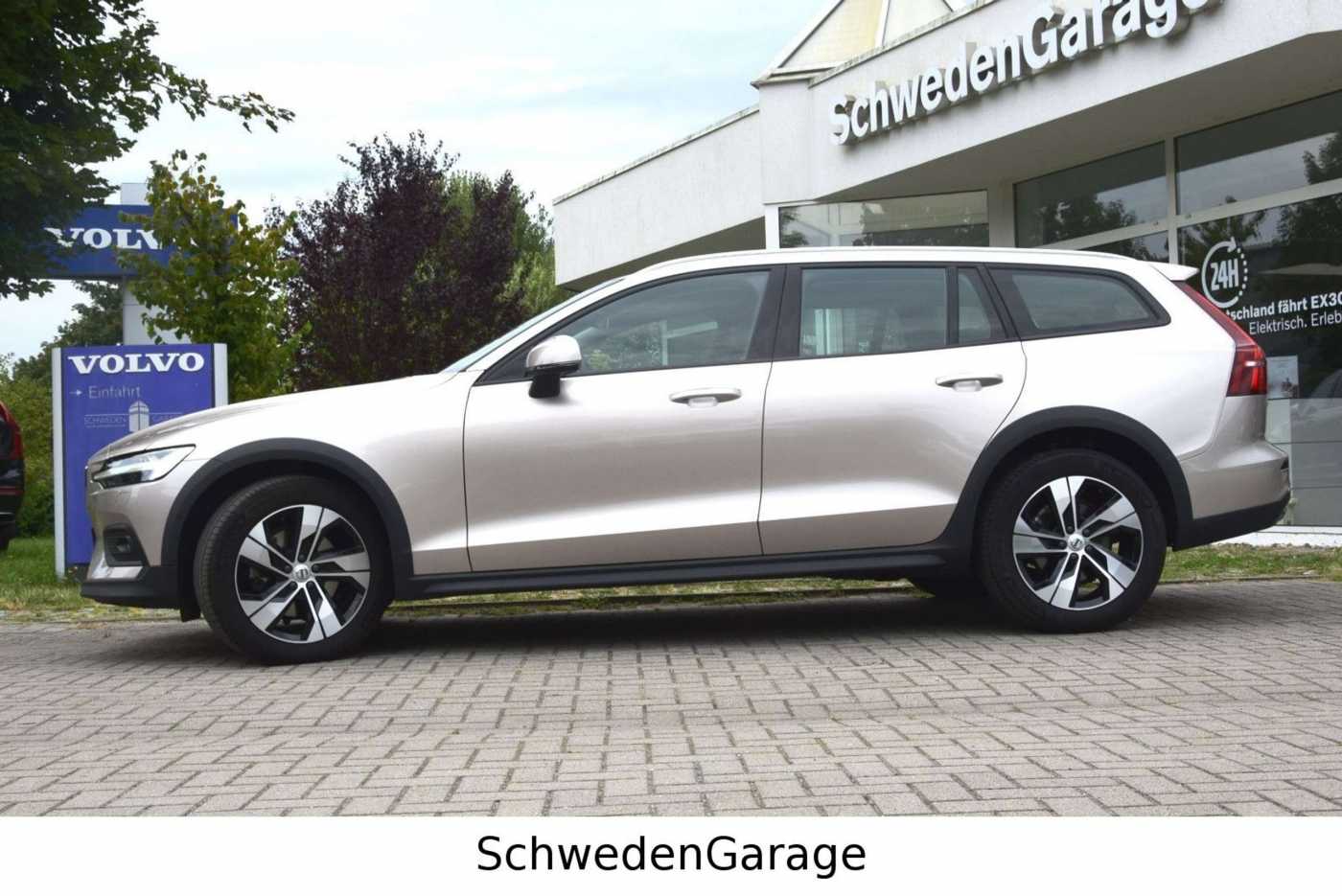 Volvo  Cross Country Plus AWD