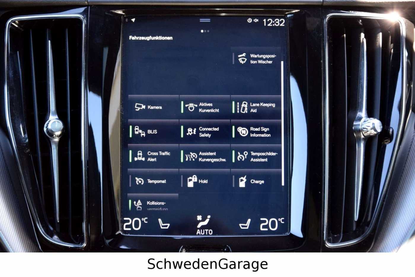 Volvo  T8 R Design Plug-In Hybrid AWD Panorama