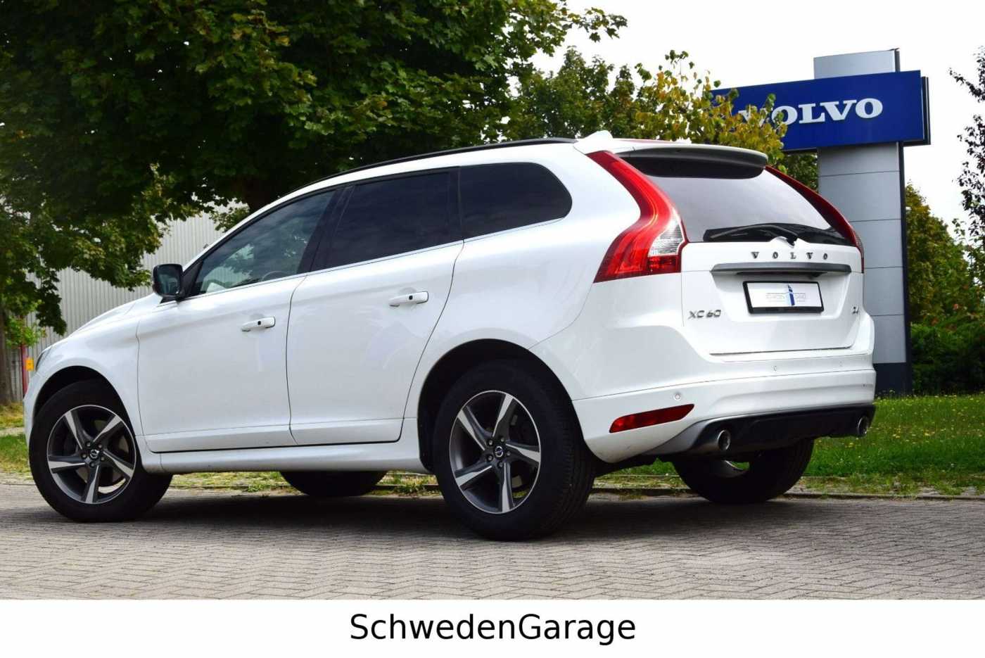 Volvo  D4 R-Design  Momentum 2WD