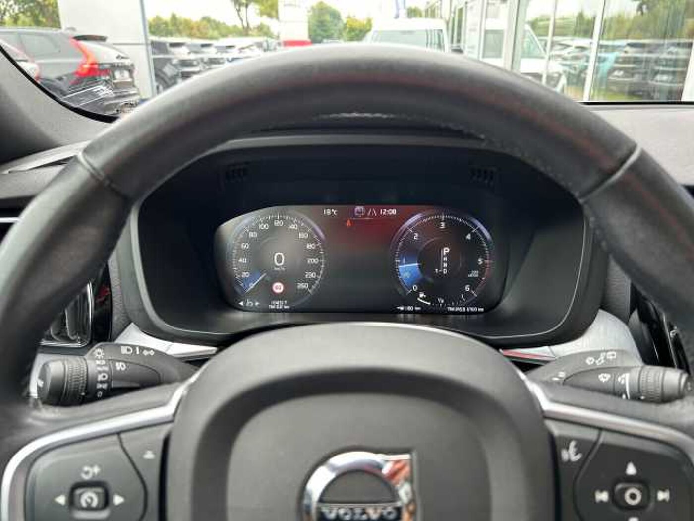 Volvo  D4 Geartronic Momentum Kamera+AHK+NAVI+LED