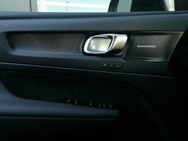 Volvo  T4 2WD Plus Dark Recharge