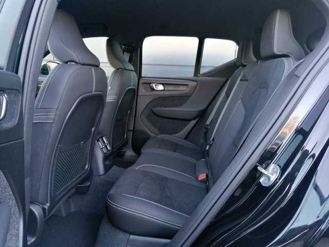 Volvo  T4 2WD Plus Dark Recharge