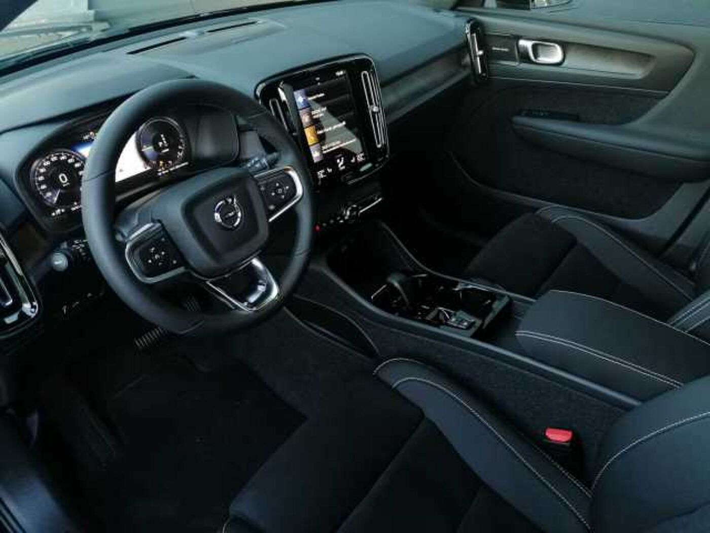 Volvo  T4 2WD Plus Dark Recharge