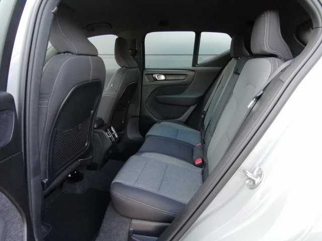 Volvo  T2 2WD Plus Dark, Navi, Kamera uvm.