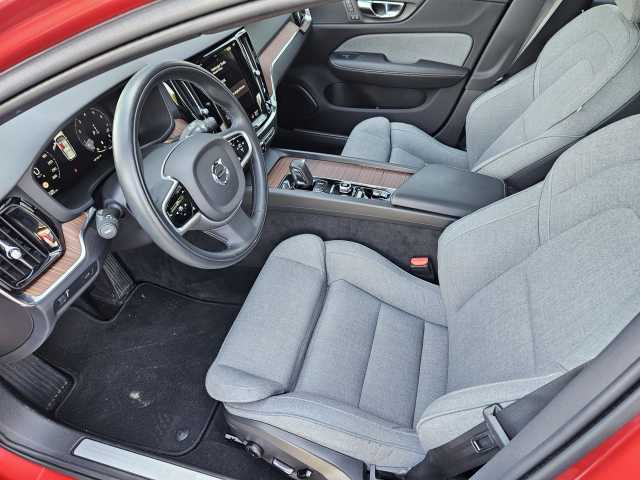 Volvo  B5 B AWD Pro