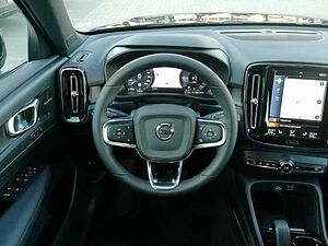 Volvo  T4 2WD Plus Dark Recharge