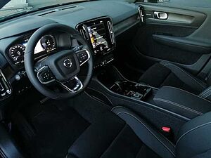 Volvo  T4 2WD Plus Dark Recharge