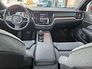 Volvo  B5 B AWD Pro