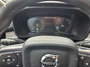 Volvo  T3 Momentum Pro+Pano+Kamera+LED