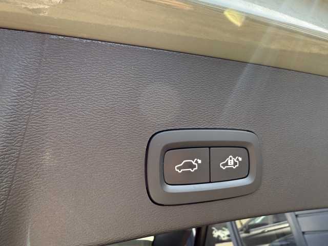 Volvo  Core Recharge Plug-In Hybrid 2WD, Fernlichtassistent, RFK