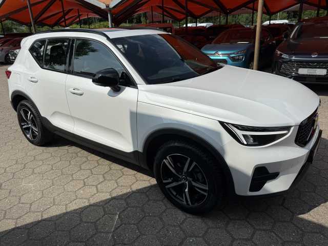 Volvo  T2 Plus Dark 2WD, 360 Grad Kamera, AHK, Panoramadach, H&K