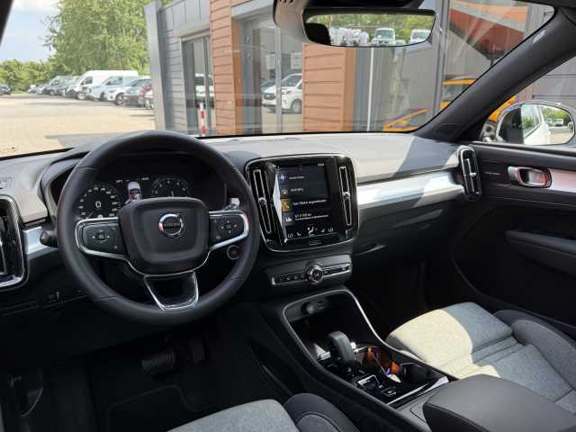 Volvo  T2 Plus Dark 2WD, 360 Grad Kamera, AHK, Panoramadach, H&K