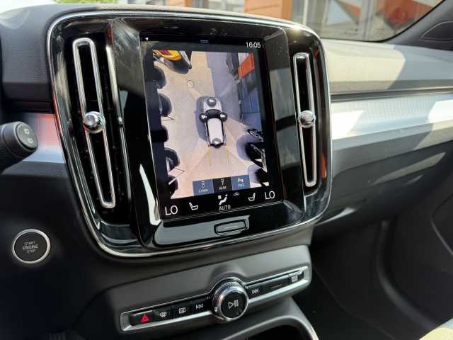 Volvo  T2 Plus Dark 2WD, 360 Grad Kamera, AHK, Panoramadach, H&K