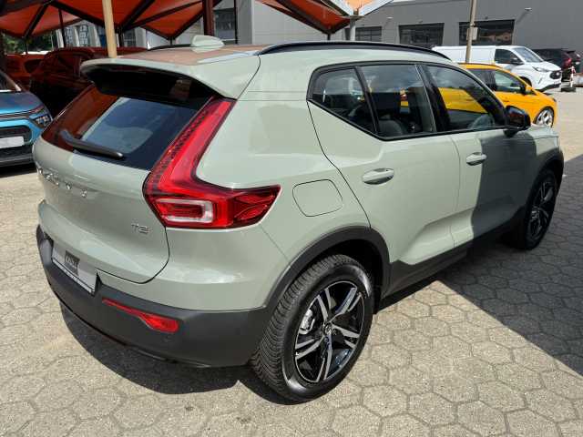 Volvo  T2 Plus Dark 2WD, 360 Grad Kamera, AHK, Panoramadach, H&K