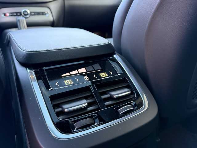 Volvo  T8 R-Design Recharge Plug-In Hybrid AWD 7Si