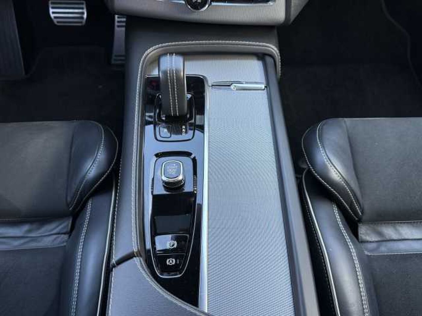 Volvo  T8 R-Design Recharge Plug-In Hybrid AWD 7Si