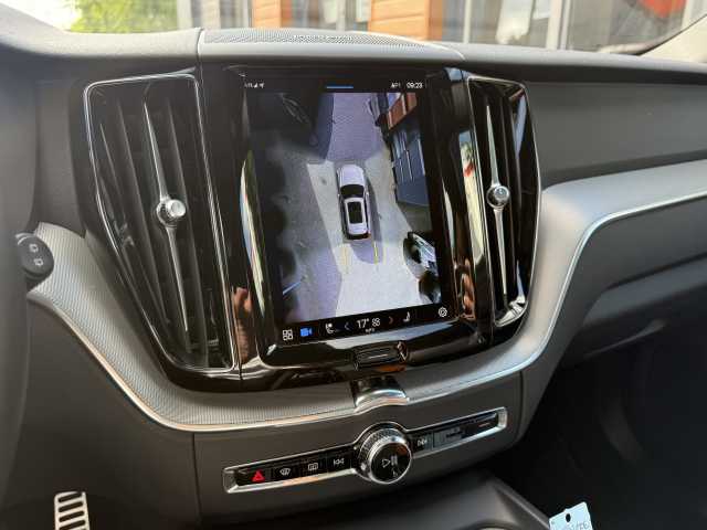 Volvo  R Design Recharge Plug-In Hybrid AWD, Panoramadach, Sitzbelüftung, H&k