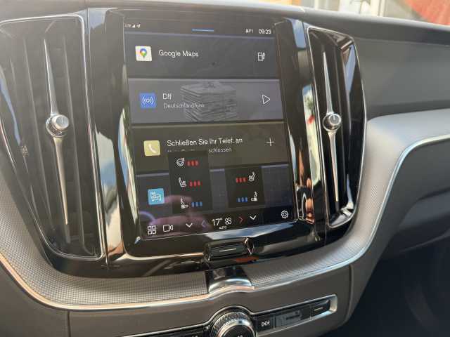 Volvo  R Design Recharge Plug-In Hybrid AWD, Panoramadach, Sitzbelüftung, H&k
