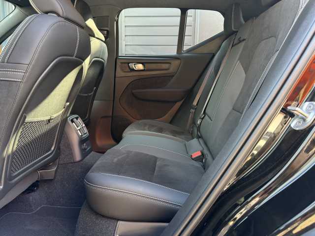 Volvo  Plus Dark Recharge Plug-In Hybrid 2WD
