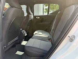 Volvo  T2 Plus Dark 2WD, 360 Grad Kamera, AHK, Panoramadach, H&K