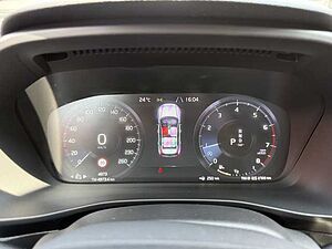 Volvo  T2 Plus Dark 2WD, 360 Grad Kamera, AHK, Panoramadach, H&K