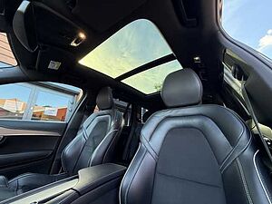 Volvo  T8 R-Design Recharge Plug-In Hybrid AWD 7Si