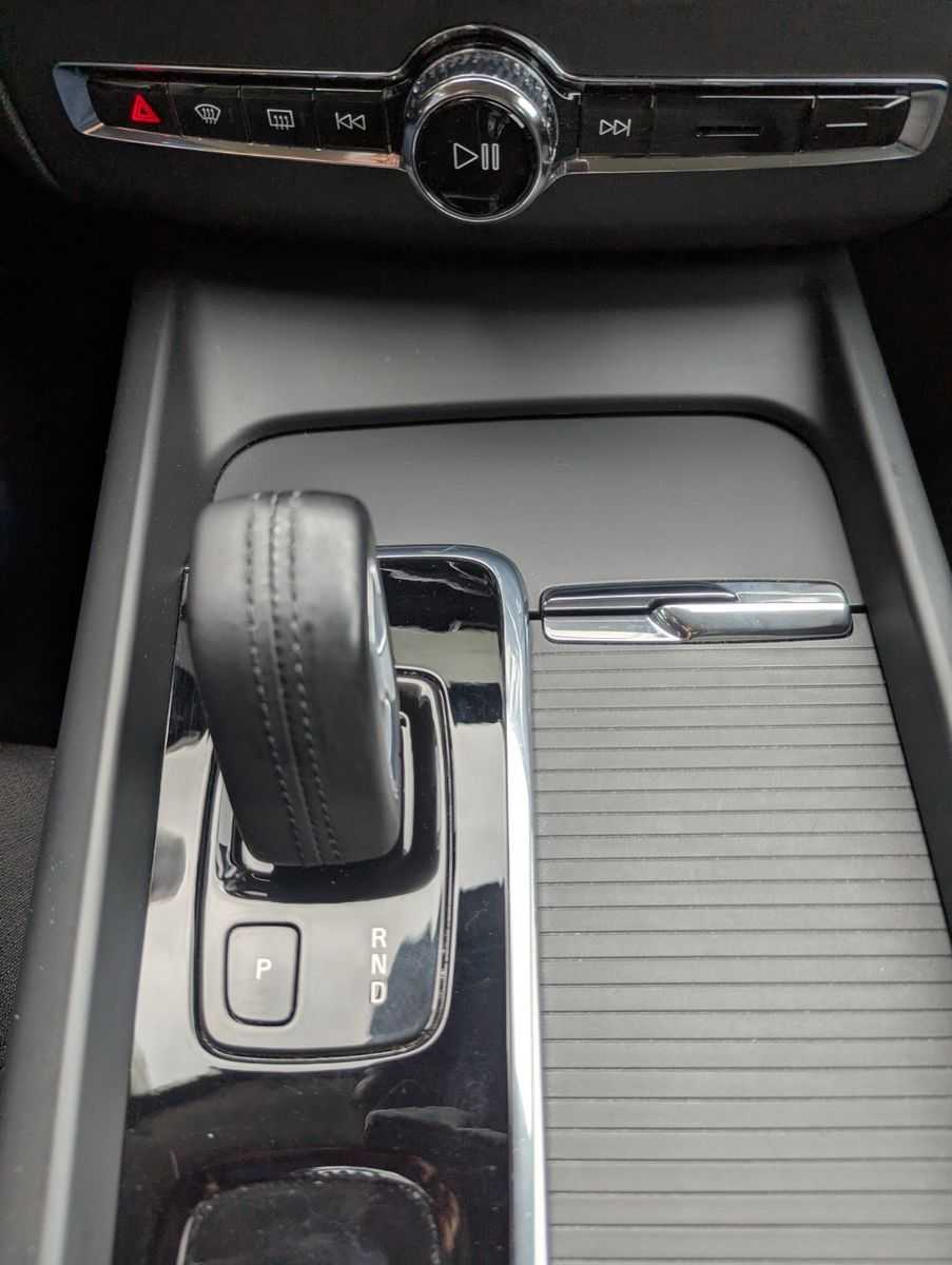 Volvo  B5 AWD Momentum Pro