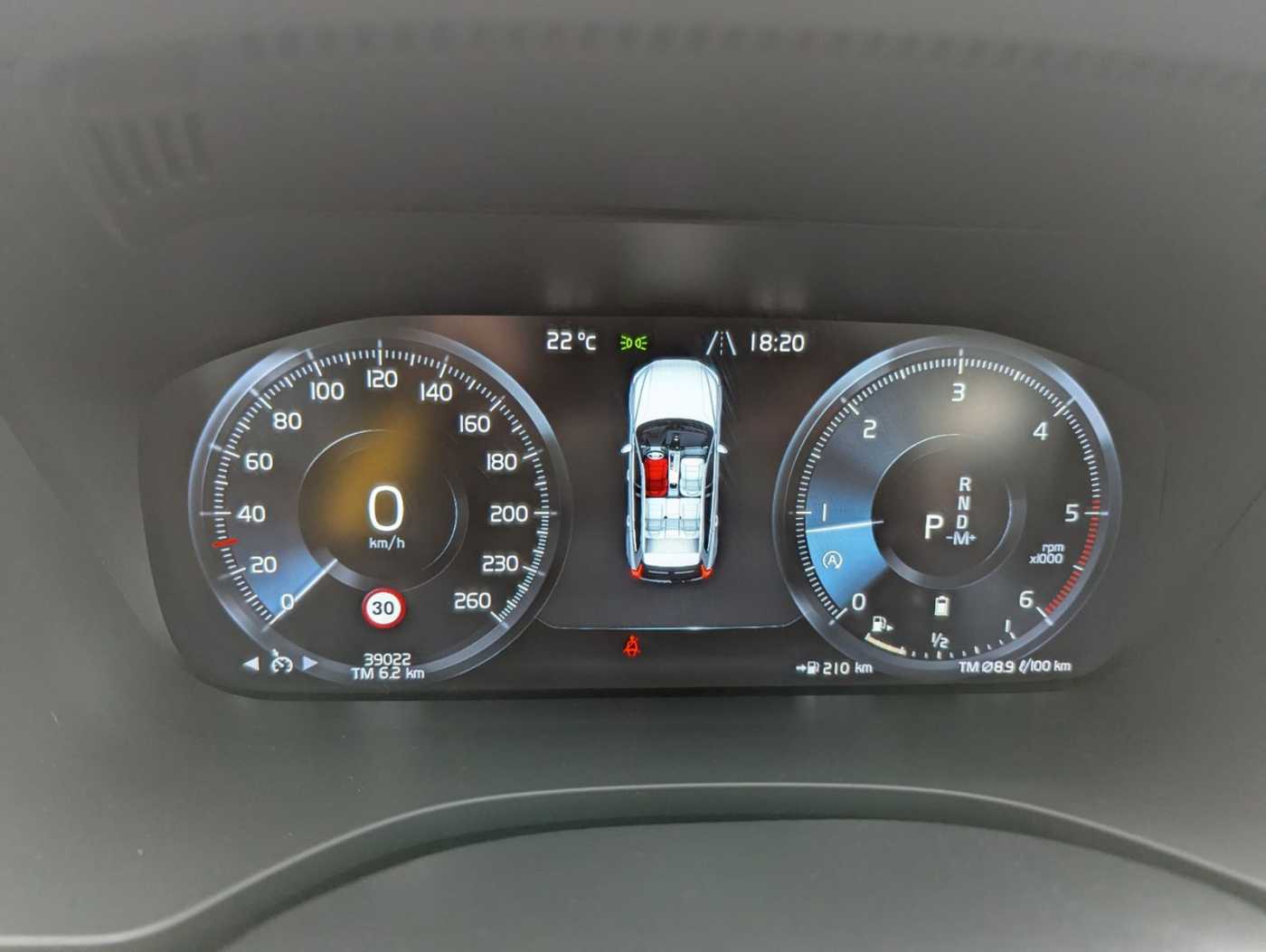 Volvo  B5 AWD Momentum Pro