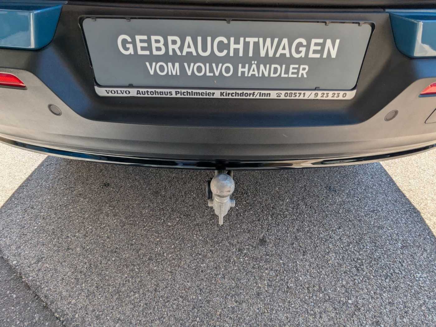 Volvo  B3 Plus Dark