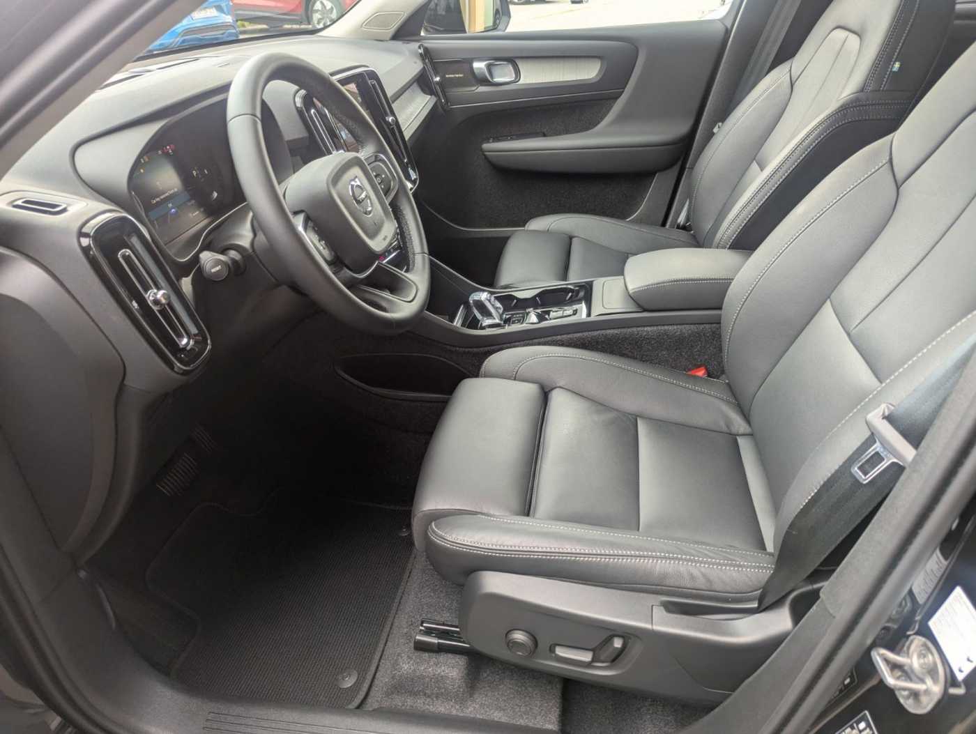 Volvo  B3 Plus Dark
