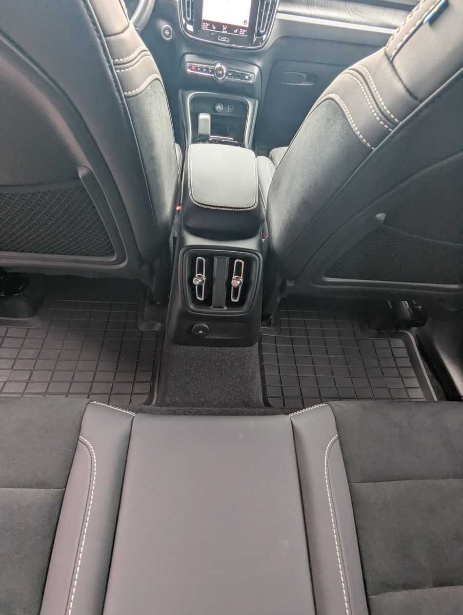 Volvo  Plus Dark Recharge Plug-In Hybrid