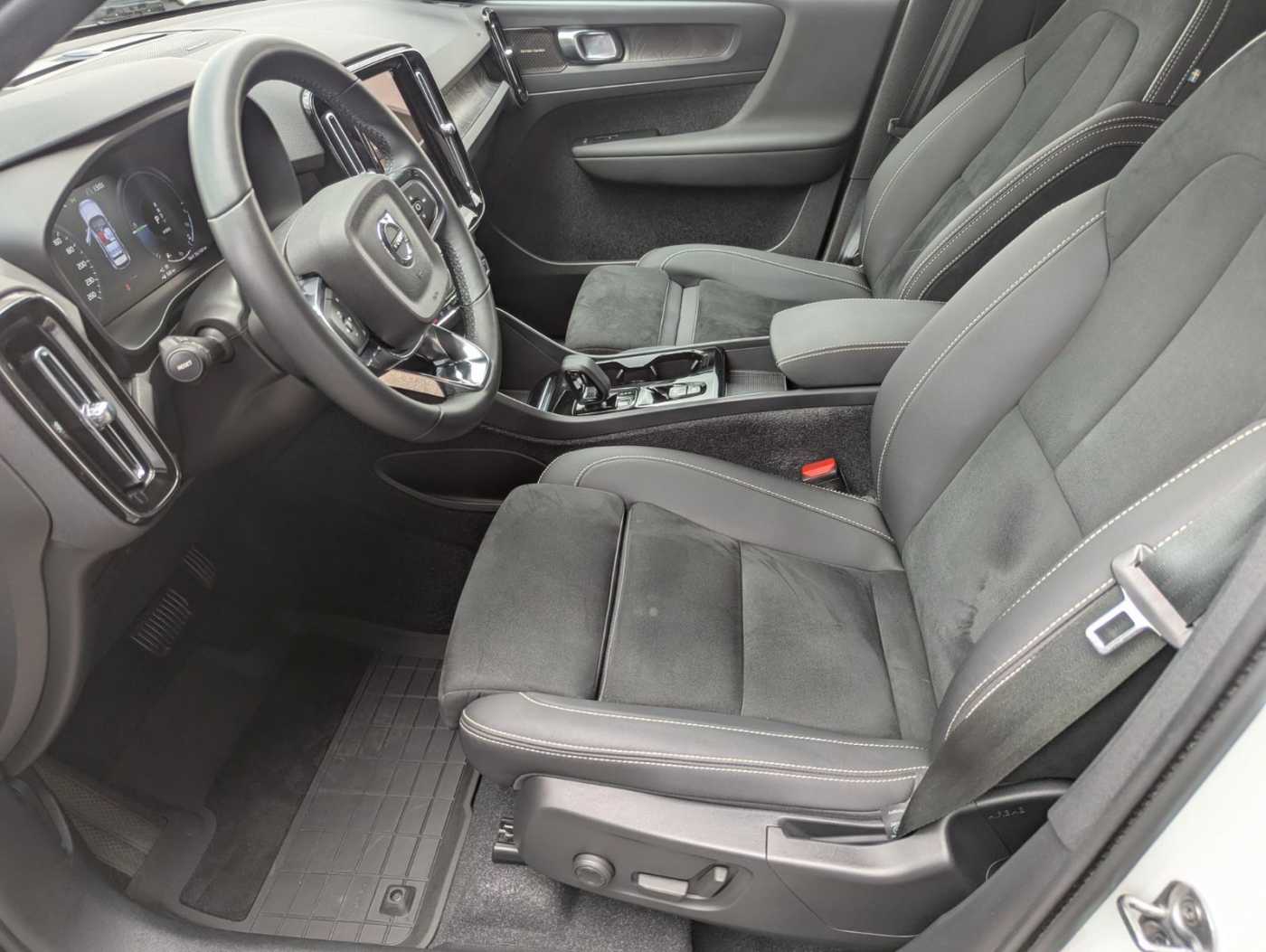 Volvo  Plus Dark Recharge Plug-In Hybrid