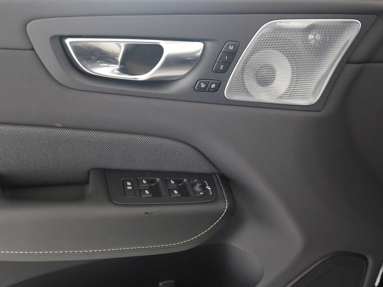 Volvo  T8 Ultra Black Edition