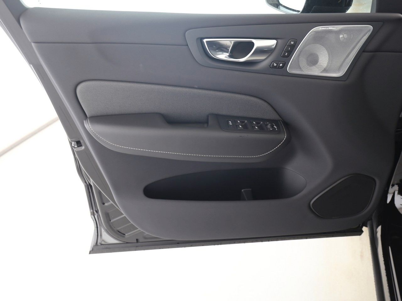 Volvo  T8 Ultra Black Edition