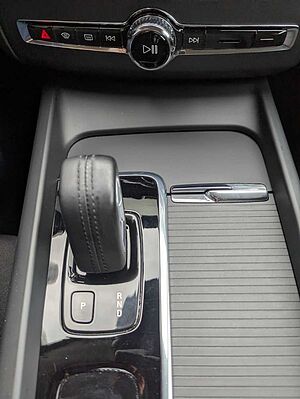 Volvo  B5 AWD Momentum Pro