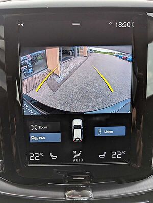 Volvo  B5 AWD Momentum Pro