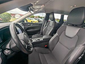 Volvo  B5 AWD Momentum Pro