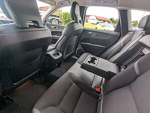 Volvo  B5 AWD Momentum Pro