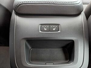 Volvo  B5 AWD Momentum Pro