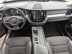 Volvo  B5 AWD Momentum Pro