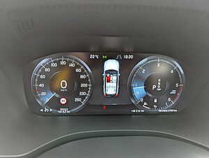 Volvo  B5 AWD Momentum Pro