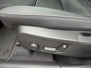 Volvo  Plus Dark Recharge Plug-In Hybrid