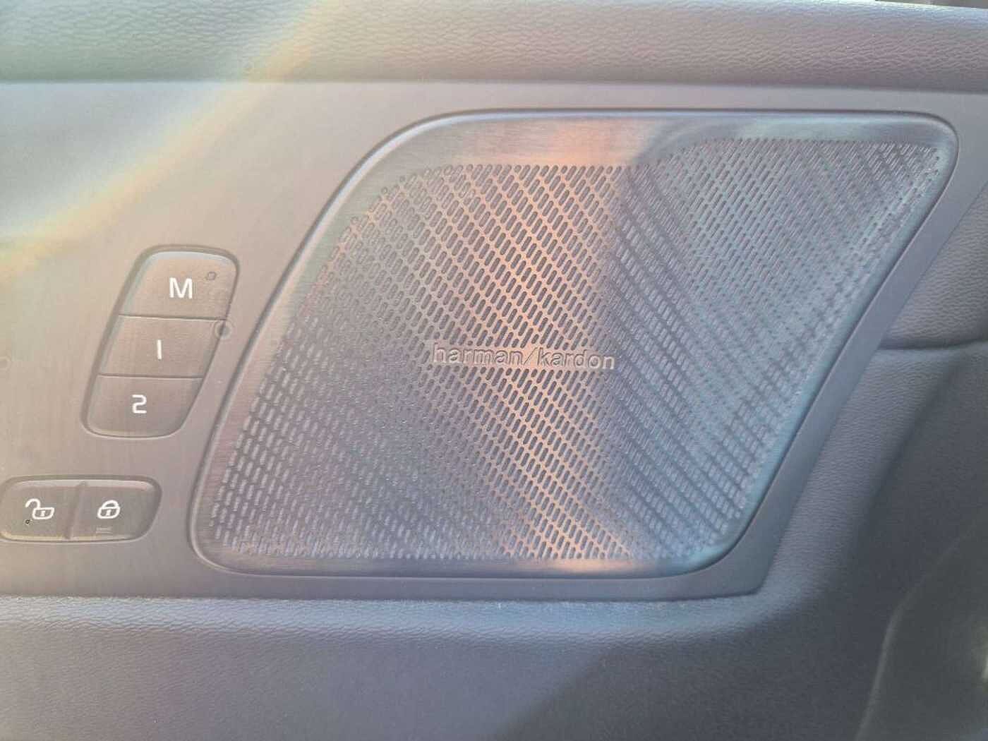 Volvo  B4 D Plus Dark+HarmanKardon+Fahrerassist.