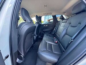 Volvo  B4 B Geartr. Momentum Pro+Leder+IntelliSafePro