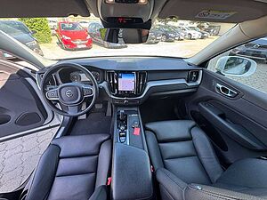 Volvo  B4 B Geartr. Momentum Pro+Leder+IntelliSafePro