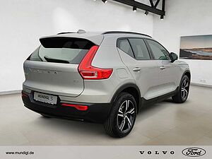 Volvo  XC40 Plus, B3 Mild-Hybrid, Benzin, Dark