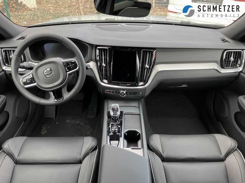 Volvo  +B4+Benzin+Plus+Dark+E-Sitze+R-Kamera+Keyless